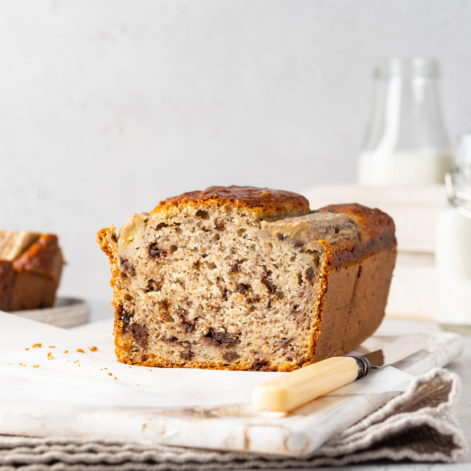 Einfaches, saftiges Bananenbrot mit Kakaonibs | nuts &amp; golden